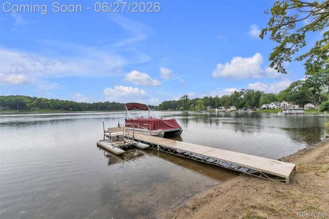 2276 Webster Park Drive, Genoa Township, MI 48843