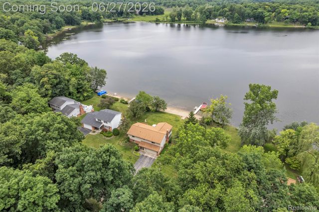 2276 Webster Park Drive, Genoa Township, MI 48843