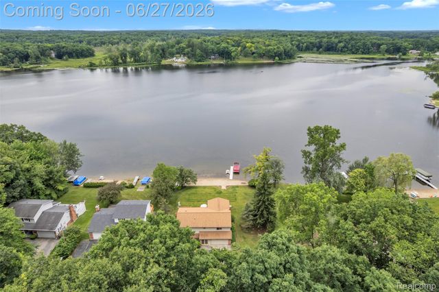 2276 Webster Park Drive, Genoa Township, MI 48843