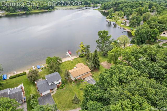 2276 Webster Park Drive, Genoa Township, MI 48843