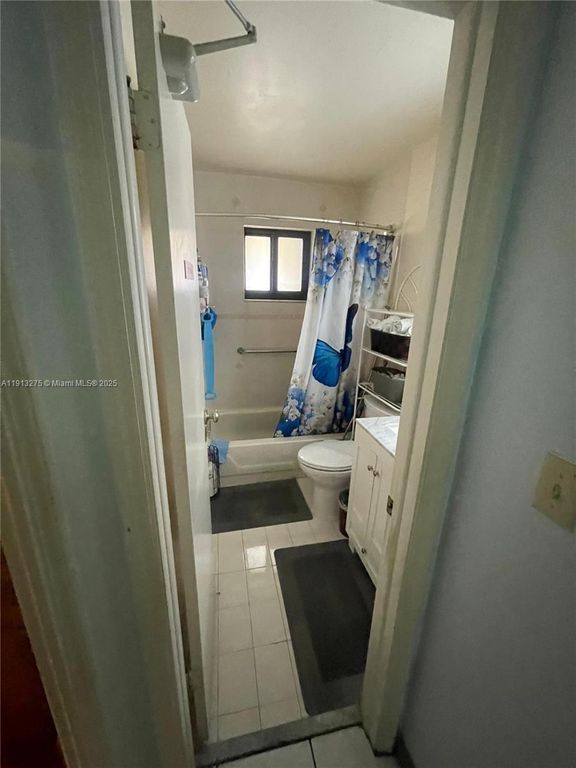 19065 NW 85th Ct, Hialeah, FL 33015