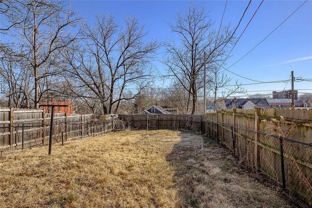 2325 Park Avenue, Kansas City, MO 64127