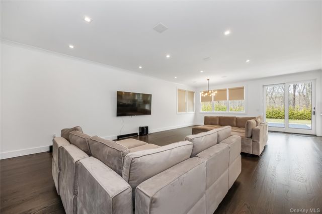 128 Priscilla Avenue, Flanders, NY 11901