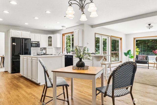 195 NE Lazy Fox Lane, Poulsbo, WA 98370