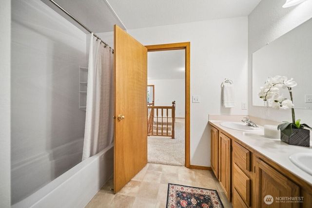 195 NE Lazy Fox Lane, Poulsbo, WA 98370