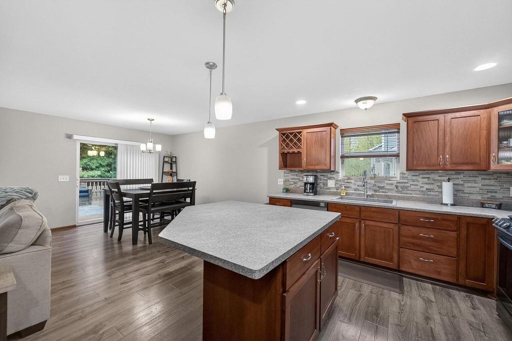 8918 Silkwood Trail, Verona, WI 53593