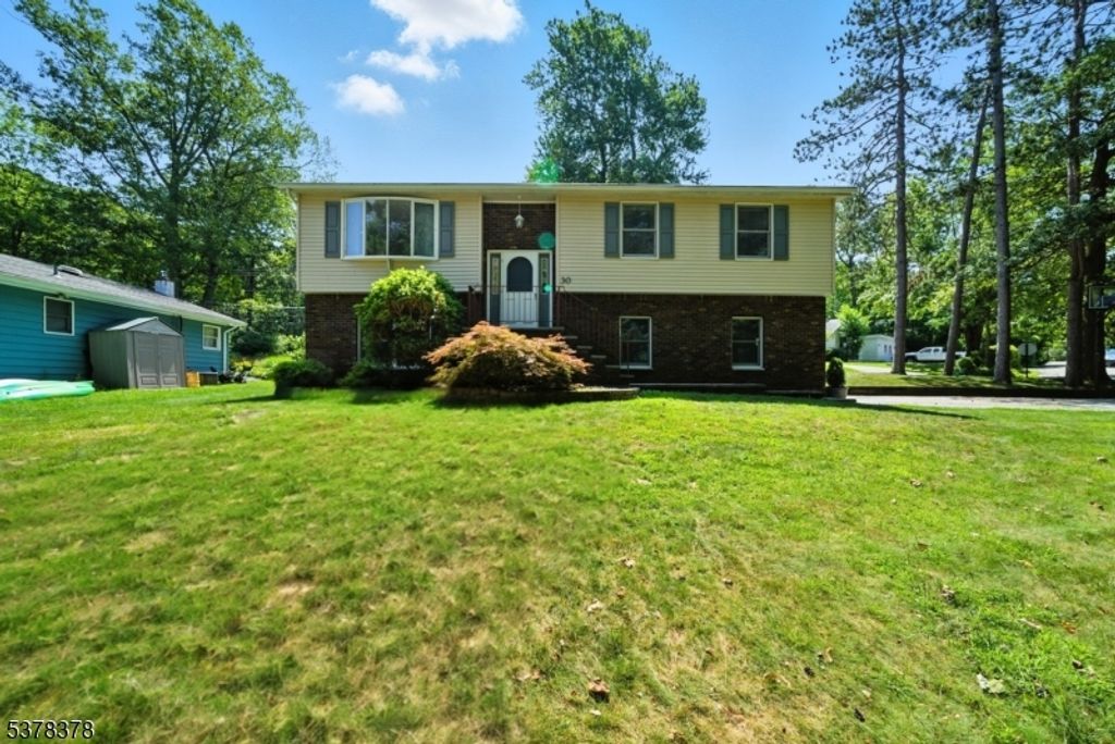 30 Lakeshore Dr, Vernon Twp., NJ 07422