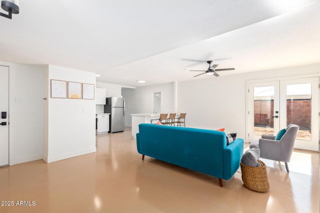 6201 W INDIANOLA Avenue, Phoenix, AZ 85033