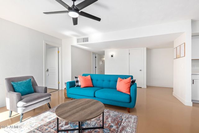 6201 W INDIANOLA Avenue, Phoenix, AZ 85033