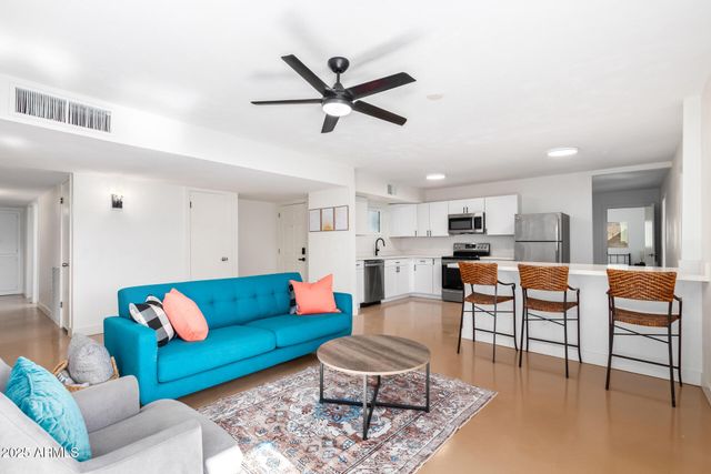 6201 W INDIANOLA Avenue, Phoenix, AZ 85033