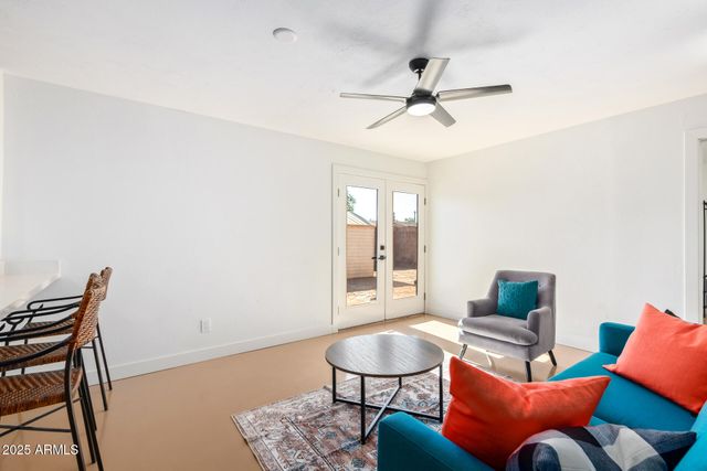 6201 W INDIANOLA Avenue, Phoenix, AZ 85033