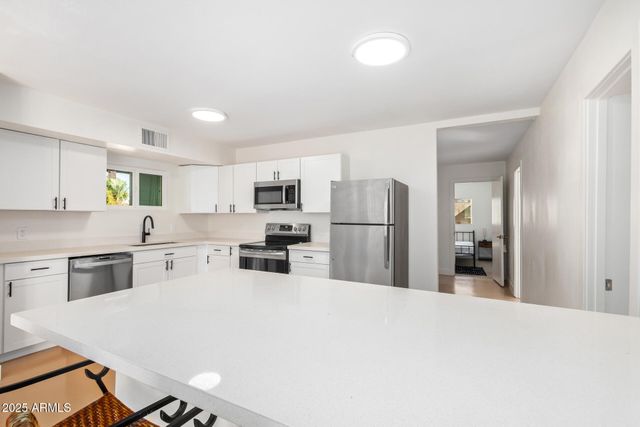 6201 W INDIANOLA Avenue, Phoenix, AZ 85033