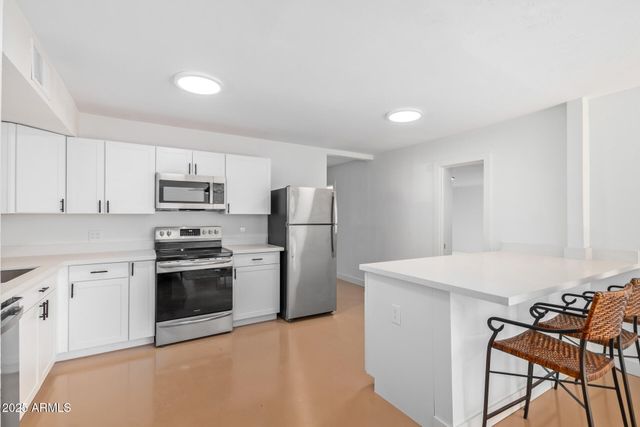 6201 W INDIANOLA Avenue, Phoenix, AZ 85033