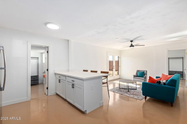 6201 W INDIANOLA Avenue, Phoenix, AZ 85033