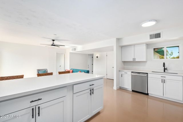 6201 W INDIANOLA Avenue, Phoenix, AZ 85033