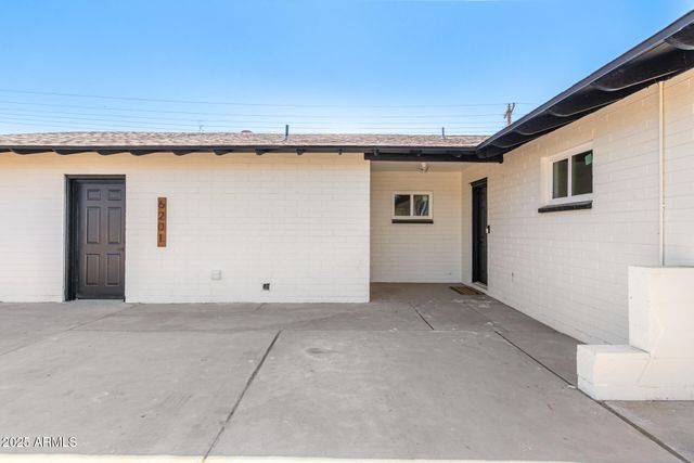 6201 W INDIANOLA Avenue, Phoenix, AZ 85033