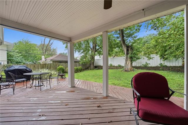 7432 Jarboe Street, Kansas City, MO 64114