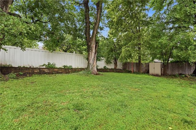 7432 Jarboe Street, Kansas City, MO 64114
