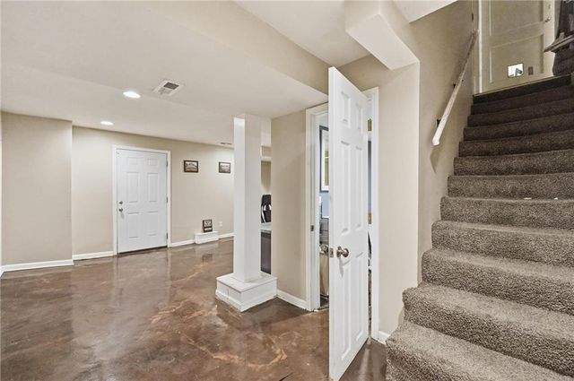 7432 Jarboe Street, Kansas City, MO 64114