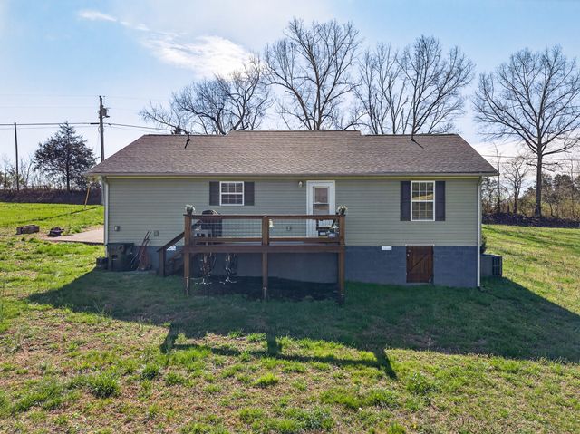 2040 Walker Cove Rd, Sparta, TN 38583