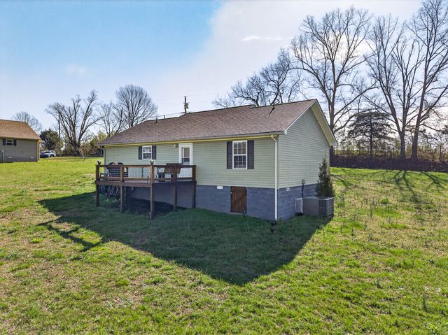 2040 Walker Cove Rd, Sparta, TN 38583