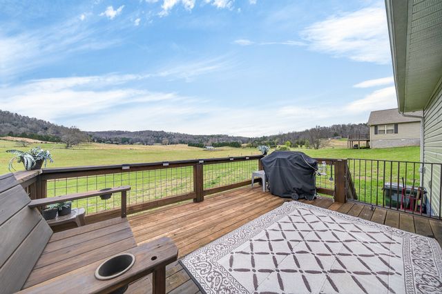 2040 Walker Cove Rd, Sparta, TN 38583