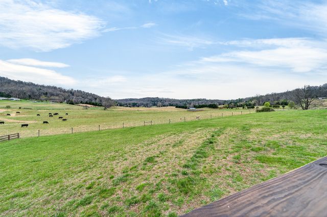 2040 Walker Cove Rd, Sparta, TN 38583