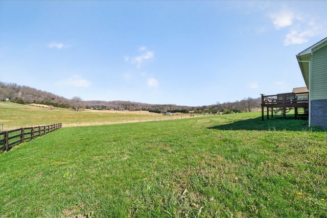 2040 Walker Cove Rd, Sparta, TN 38583