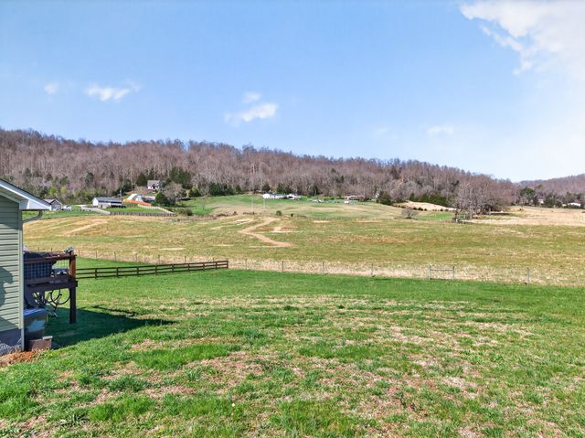 2040 Walker Cove Rd, Sparta, TN 38583