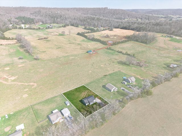 2040 Walker Cove Rd, Sparta, TN 38583