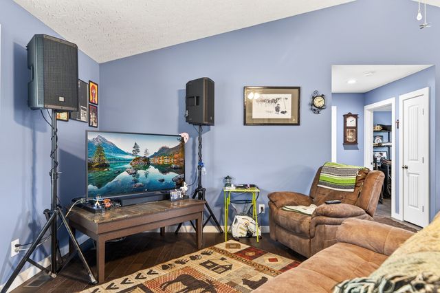 2040 Walker Cove Rd, Sparta, TN 38583