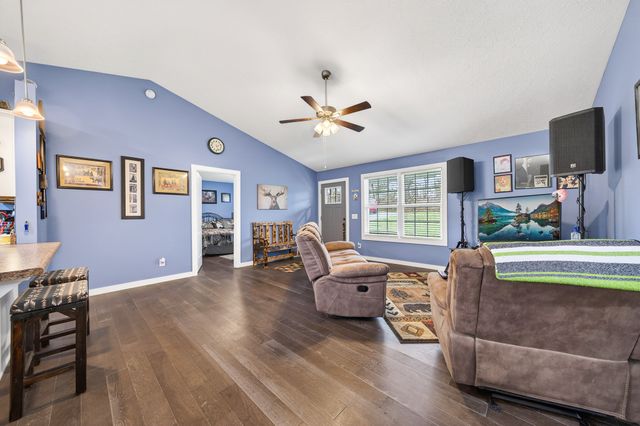 2040 Walker Cove Rd, Sparta, TN 38583