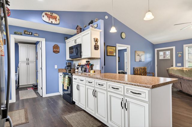 2040 Walker Cove Rd, Sparta, TN 38583