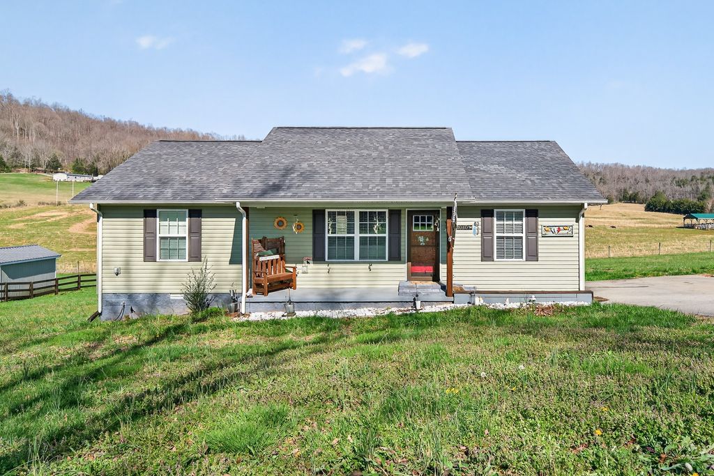2040 Walker Cove Rd, Sparta, TN 38583