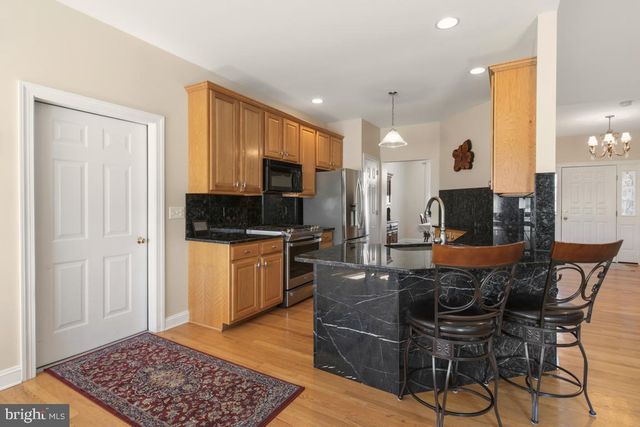 1525 GATEWAY DR, Quakertown, PA 18951