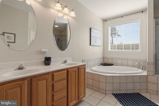 1525 GATEWAY DR, Quakertown, PA 18951