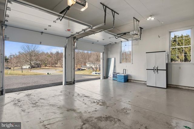 1525 GATEWAY DR, Quakertown, PA 18951