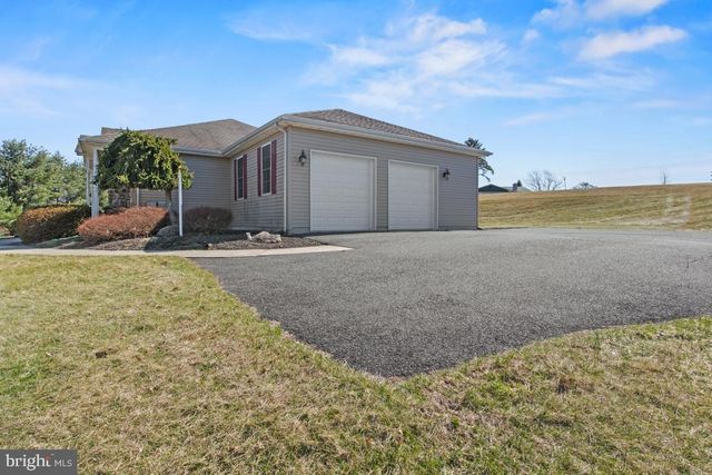 1525 GATEWAY DR, Quakertown, PA 18951