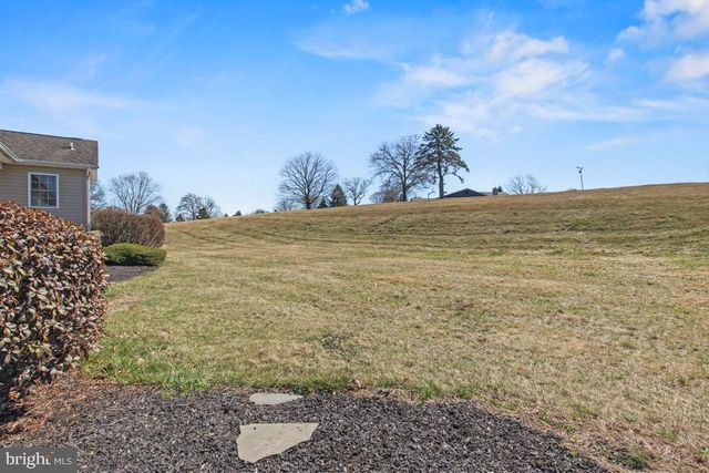 1525 GATEWAY DR, Quakertown, PA 18951