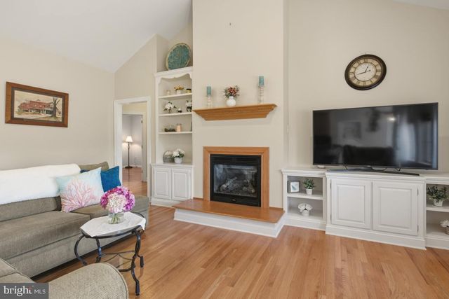 1525 GATEWAY DR, Quakertown, PA 18951