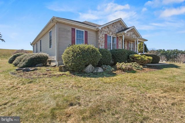 1525 GATEWAY DR, Quakertown, PA 18951