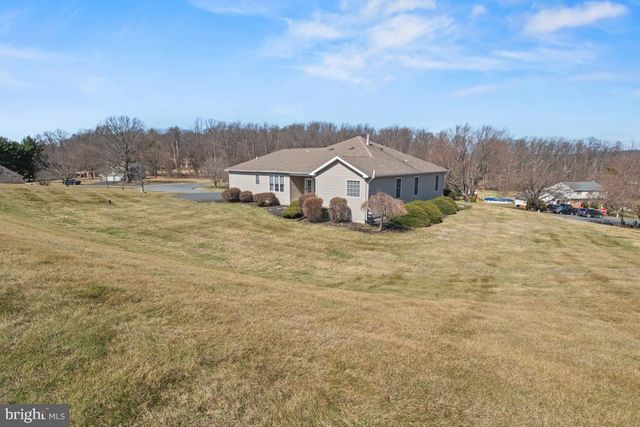 1525 GATEWAY DR, Quakertown, PA 18951