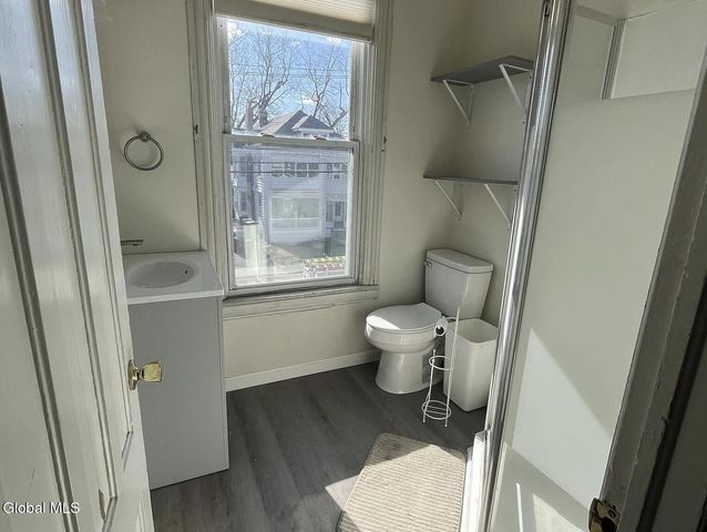 6 S Lake Avenue, Troy, NY 12180