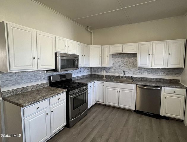 6 S Lake Avenue, Troy, NY 12180