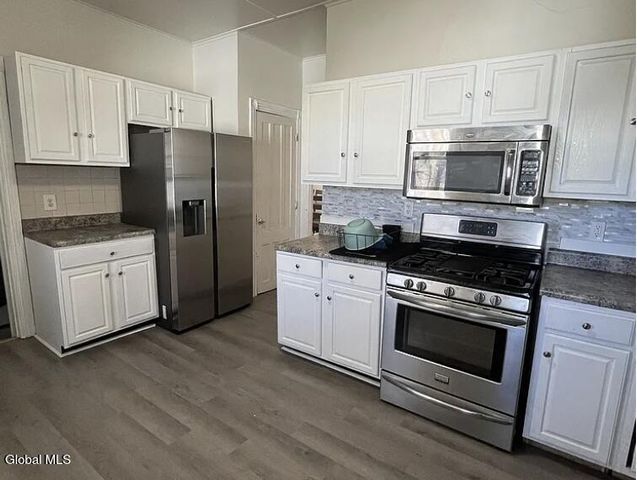 6 S Lake Avenue, Troy, NY 12180