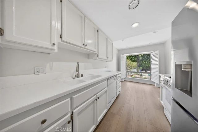 15235 Magnolia Boulevard E, Sherman Oaks, CA 91403