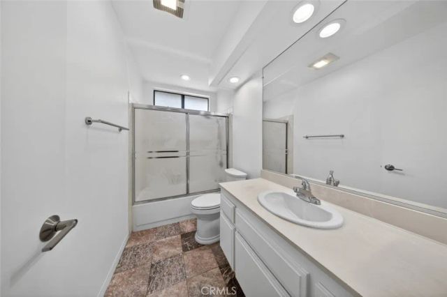 15235 Magnolia Boulevard E, Sherman Oaks, CA 91403