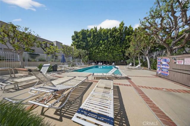 15235 Magnolia Boulevard E, Sherman Oaks, CA 91403