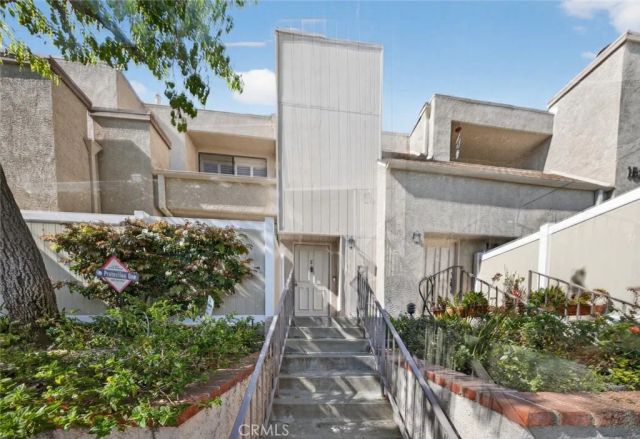 15235 Magnolia Boulevard E, Sherman Oaks, CA 91403