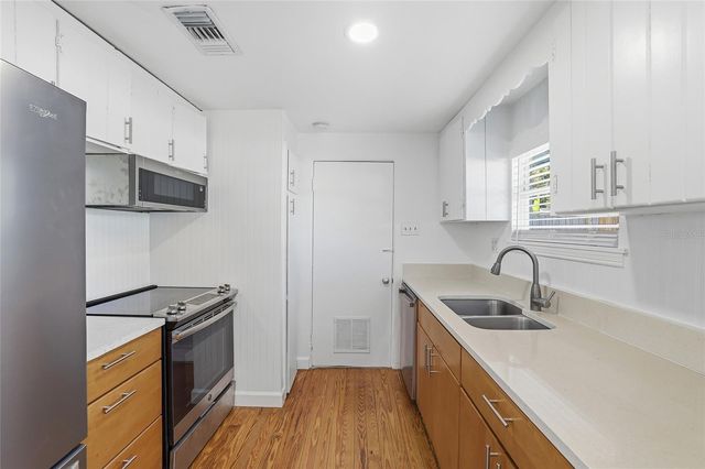 2854 W RAINBOW CIRCLE, Sarasota, FL 34231